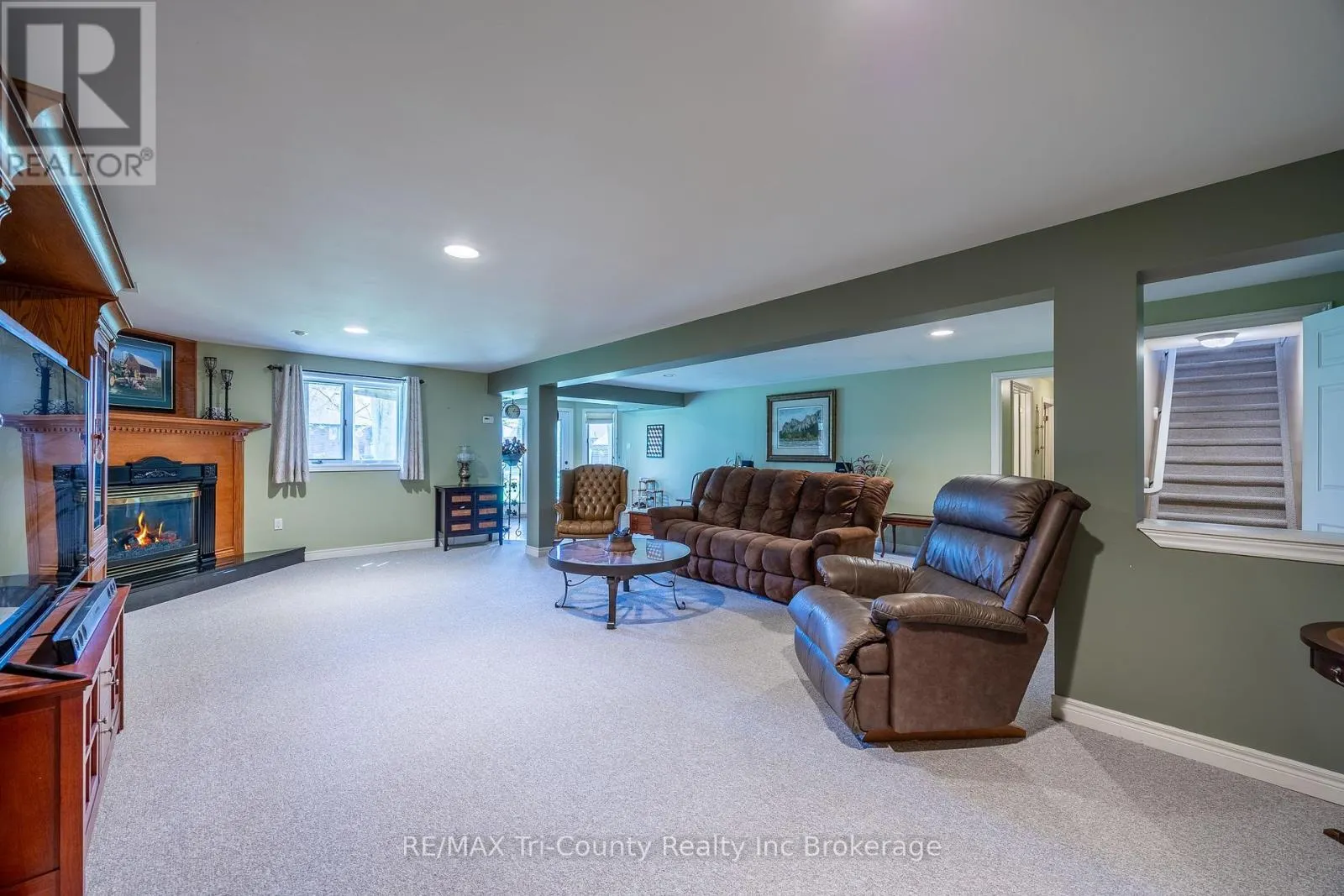 11 WOODSIDE DRIVE