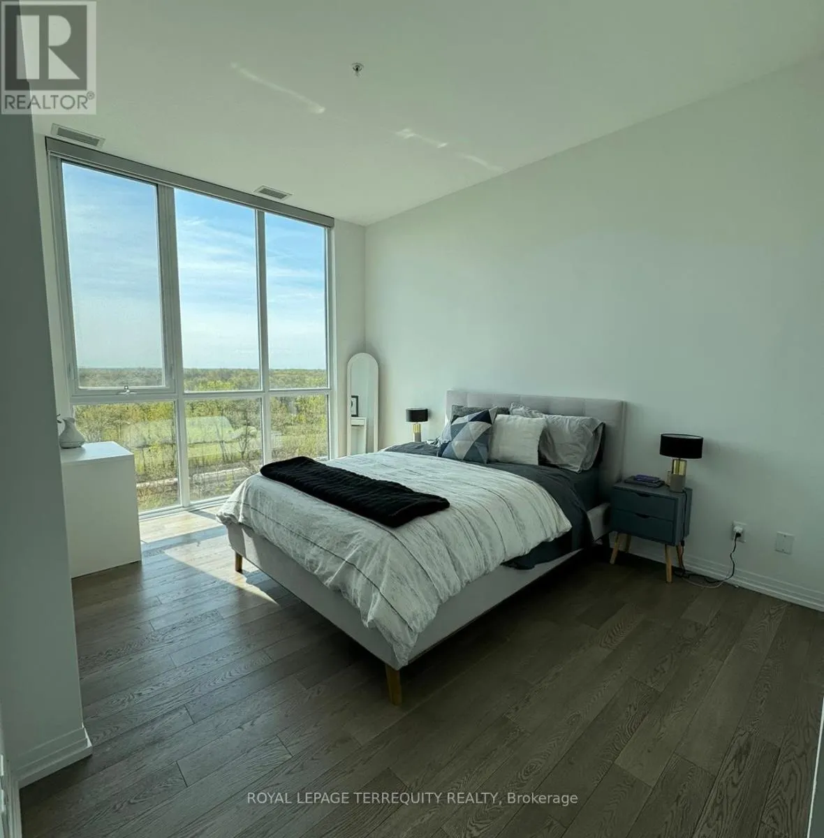 902 - 7711 GREEN VISTA GATE