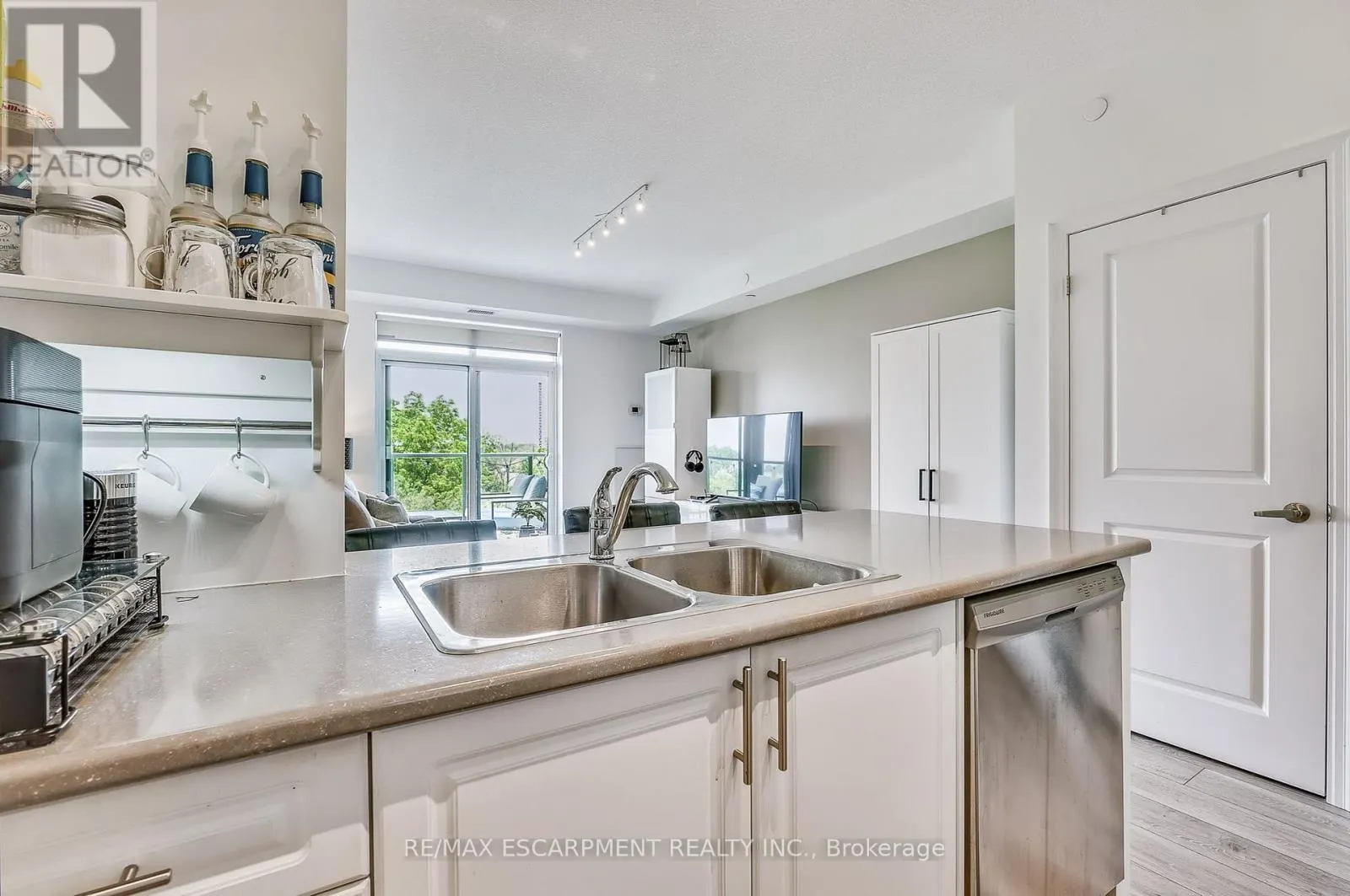 514 - 125 SHOREVIEW PLACE