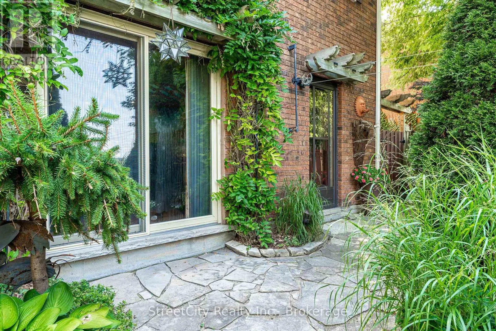 34 NITHVIEW COURT
