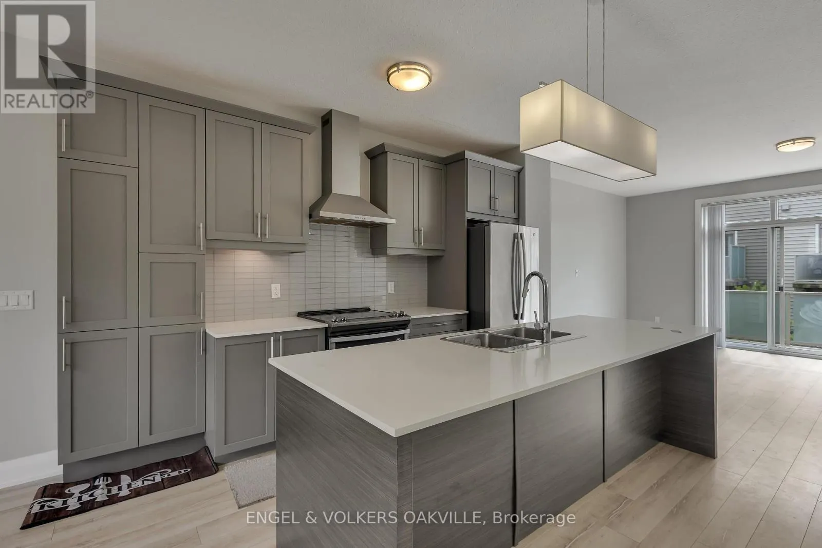 68 - 3025 SINGLETON AVENUE