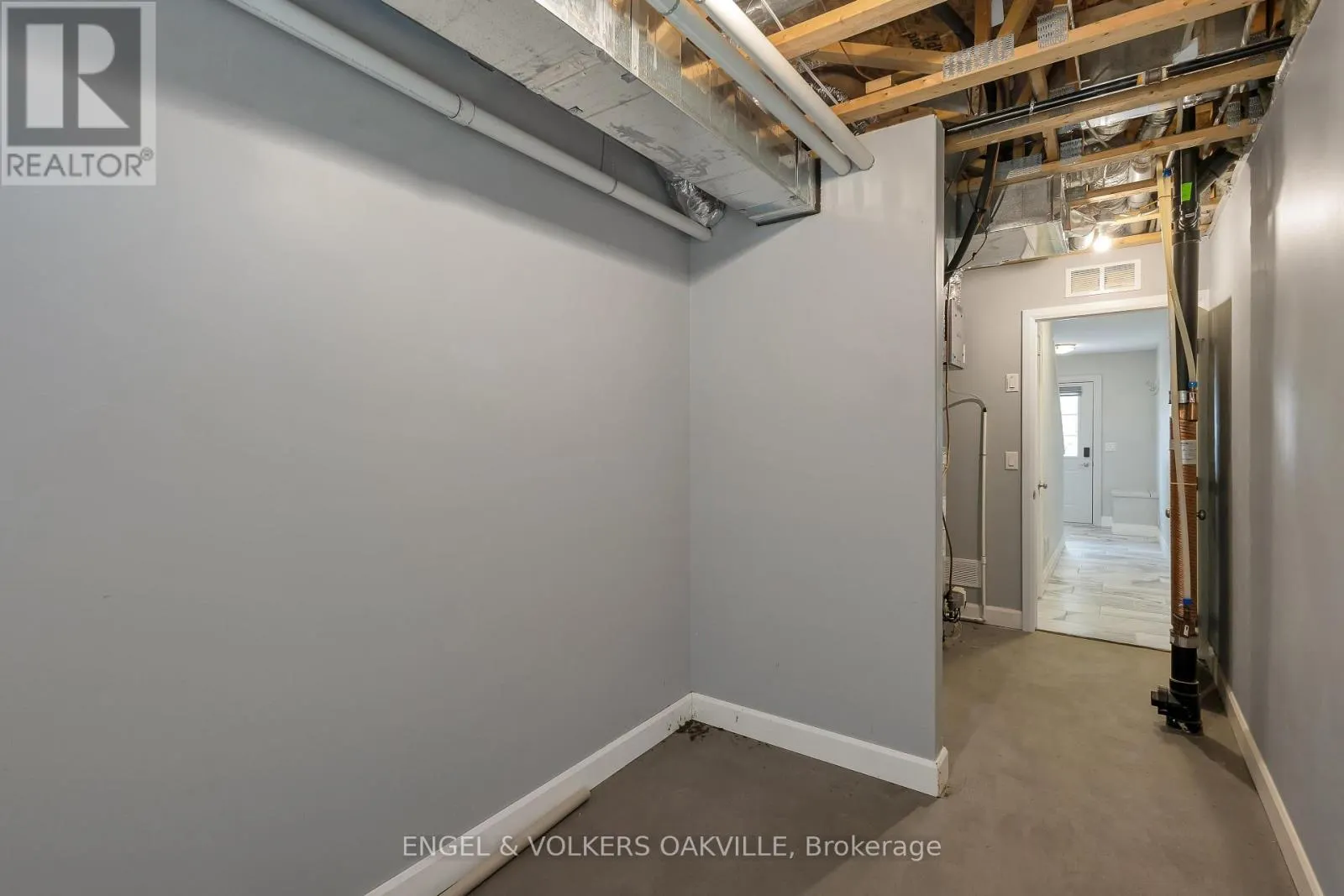 68 - 3025 SINGLETON AVENUE