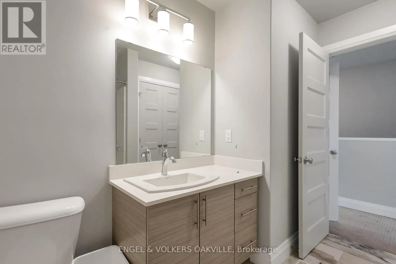 68 - 3025 SINGLETON AVENUE