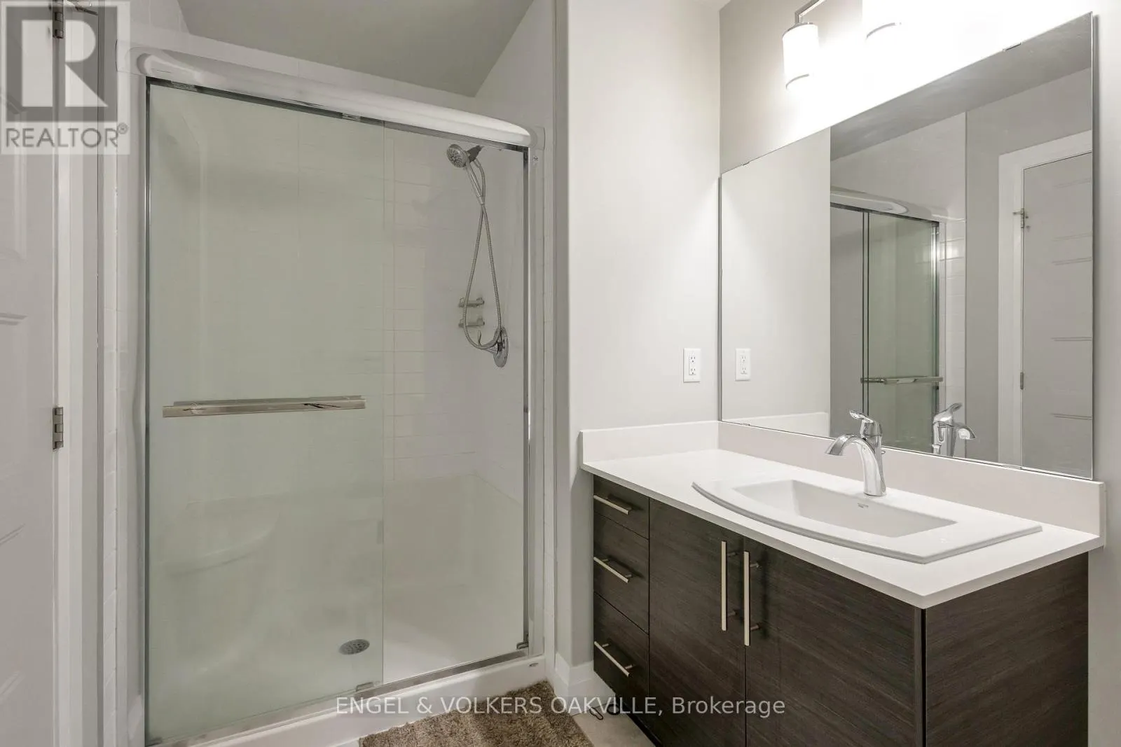 68 - 3025 SINGLETON AVENUE