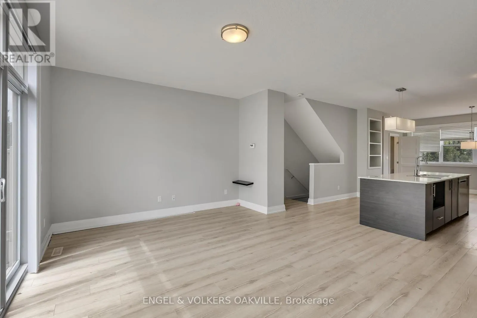 68 - 3025 SINGLETON AVENUE