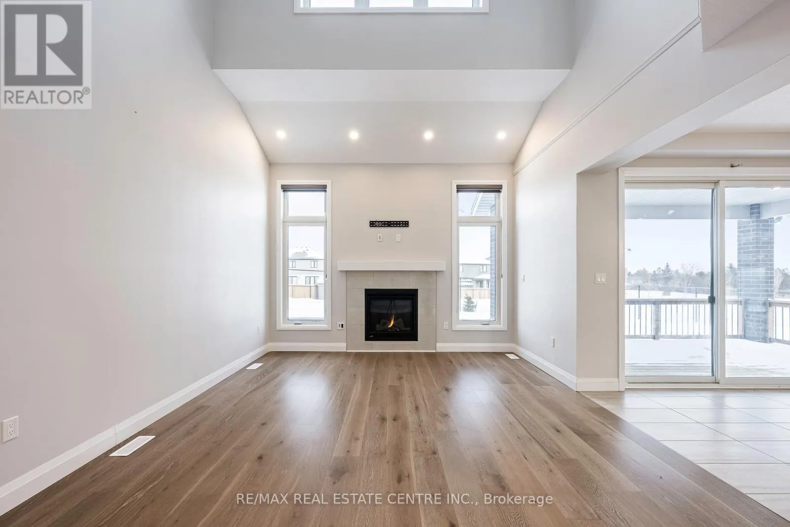 3 GRUNDY CRESCENT