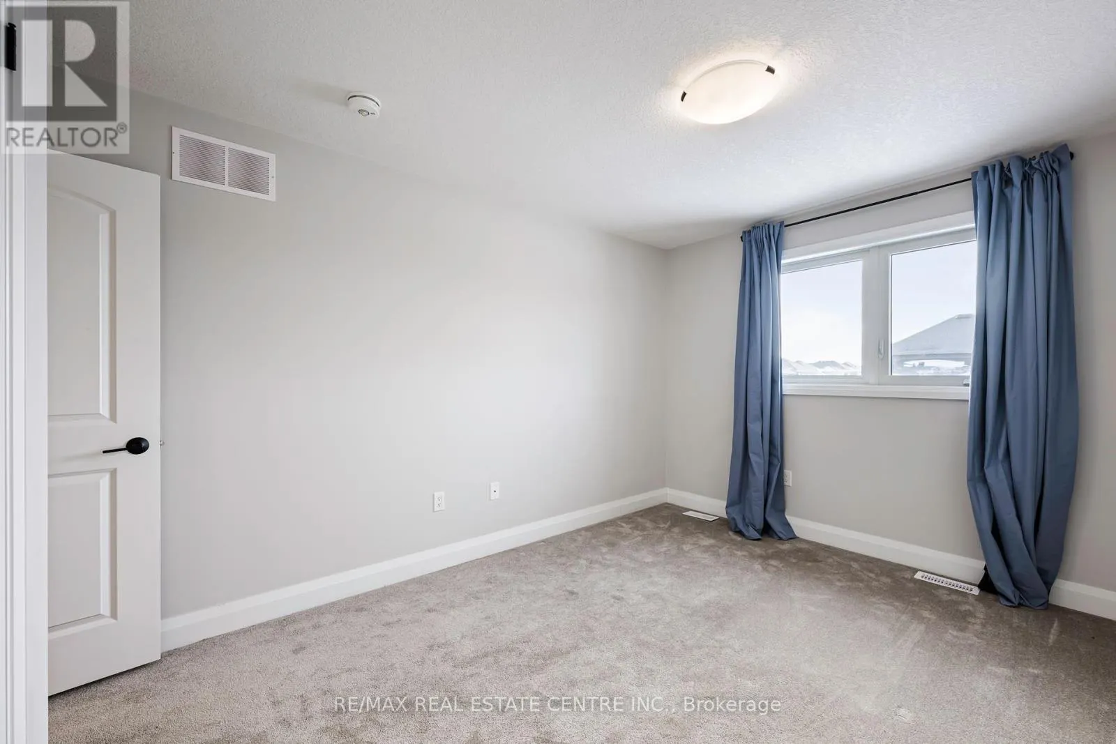 3 GRUNDY CRESCENT