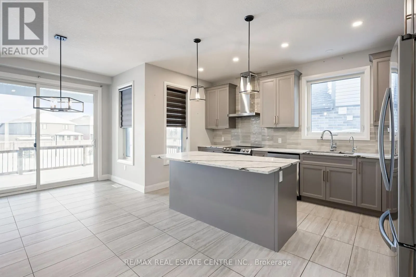 3 GRUNDY CRESCENT