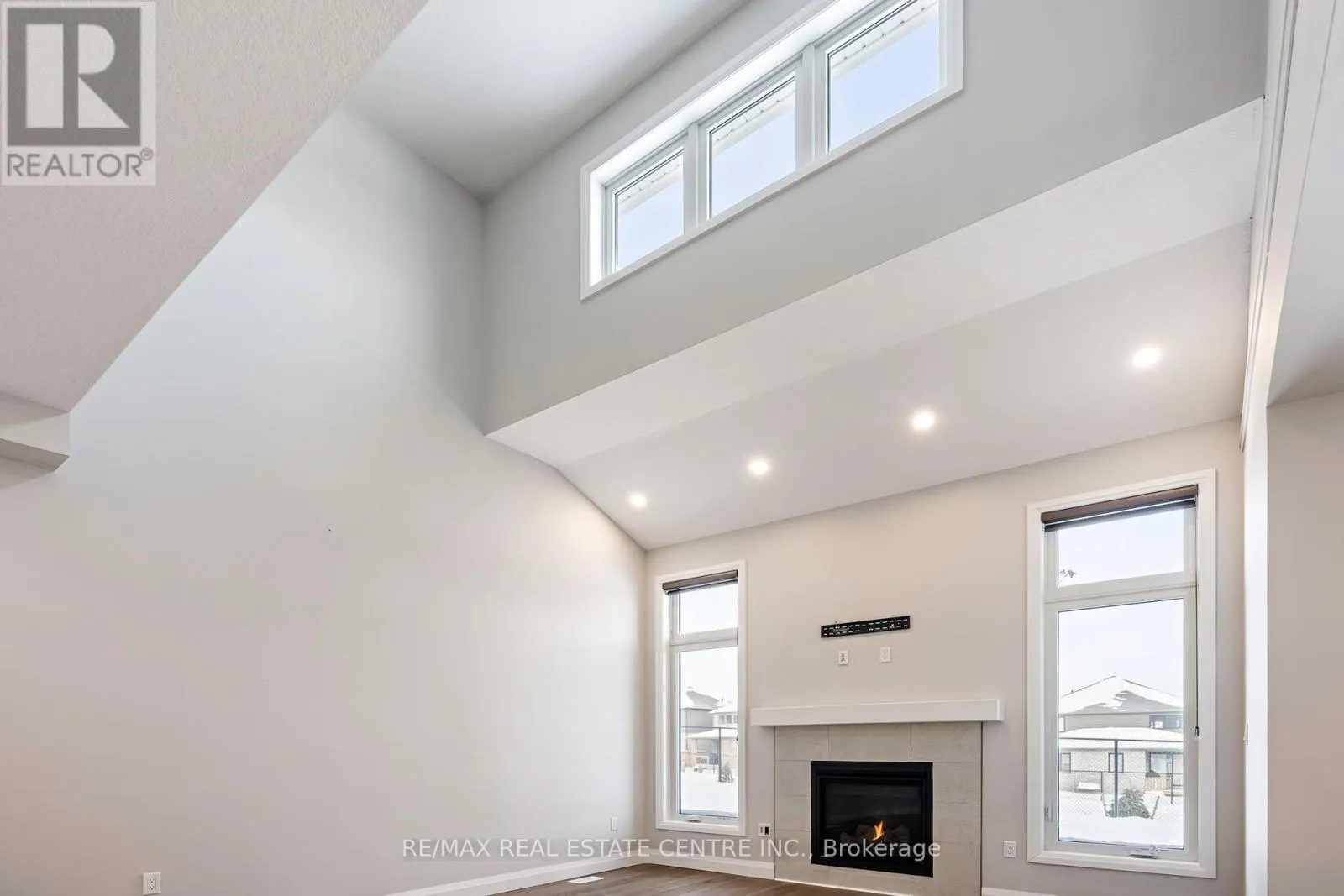 3 GRUNDY CRESCENT