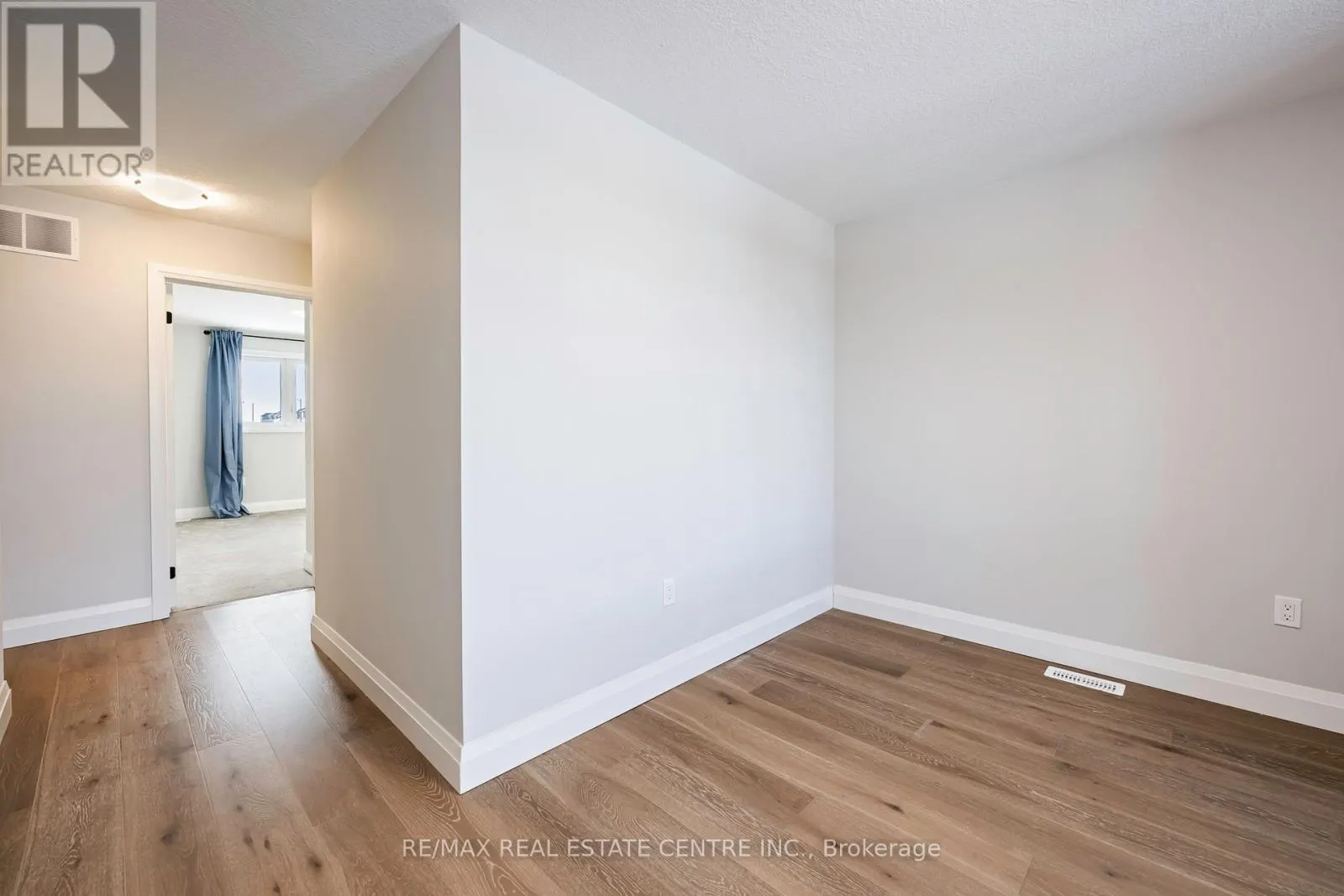 3 GRUNDY CRESCENT