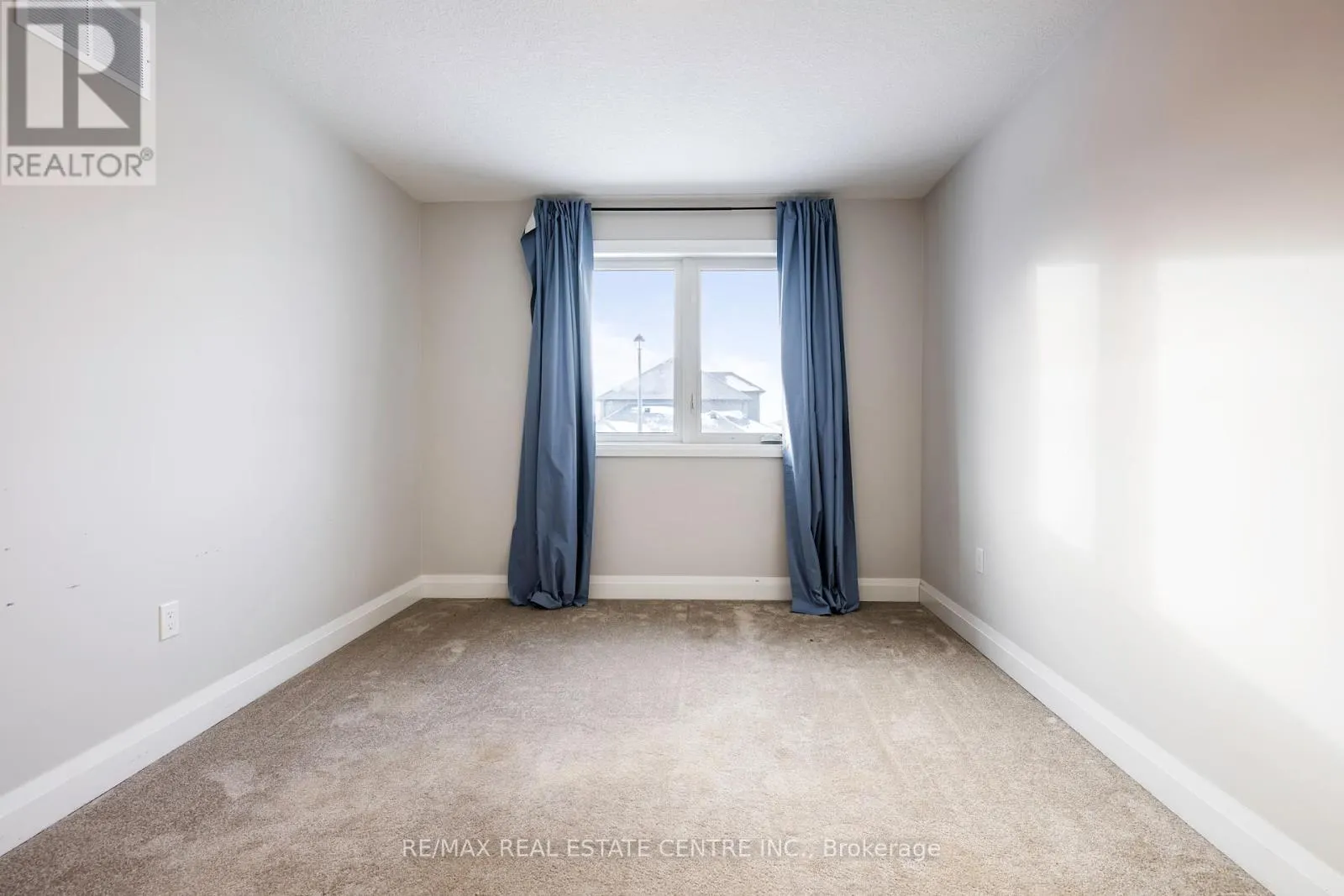3 GRUNDY CRESCENT