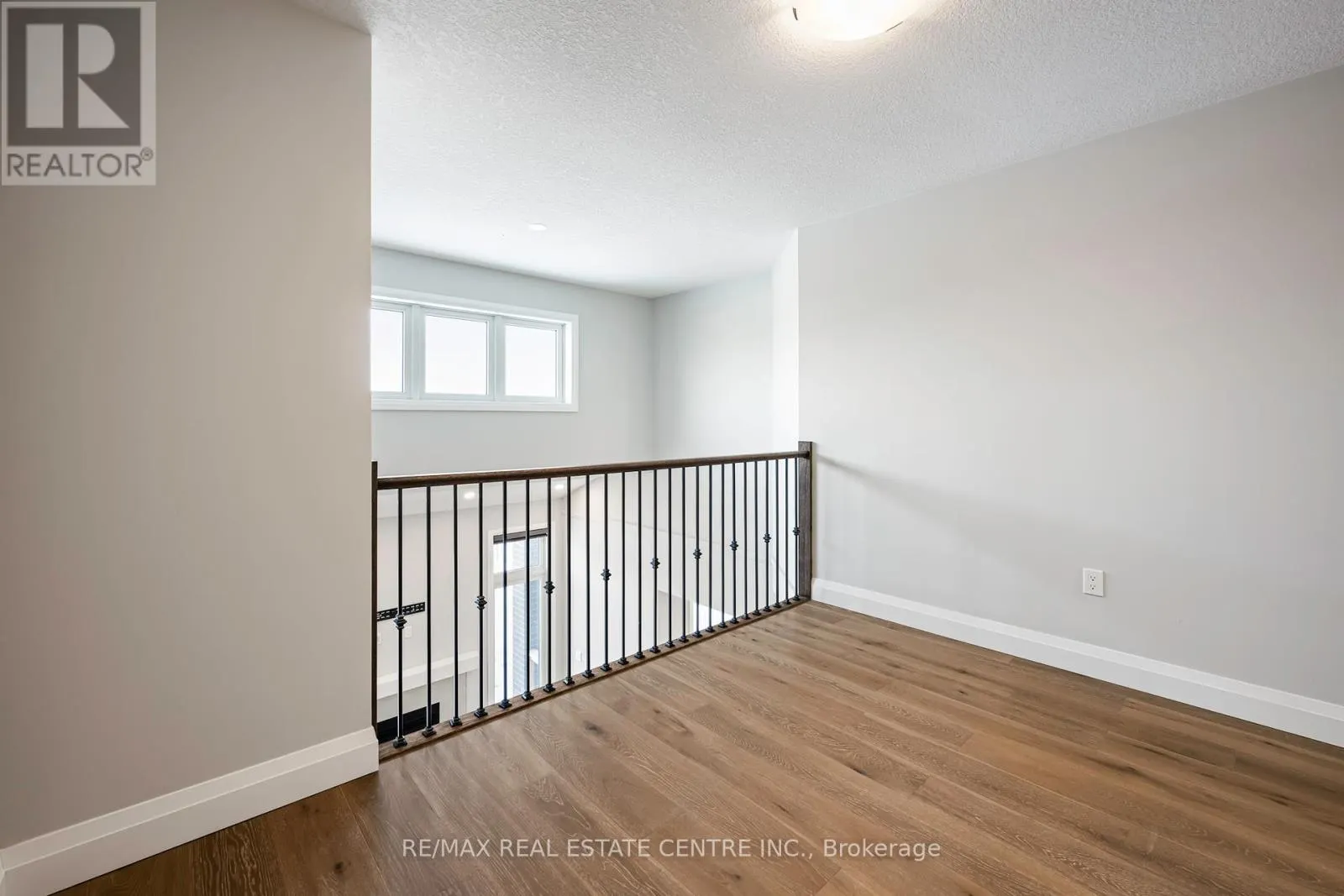 3 GRUNDY CRESCENT