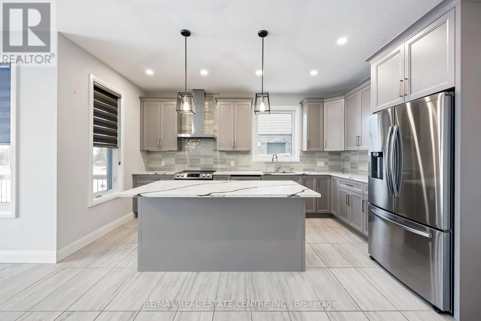 3 GRUNDY CRESCENT