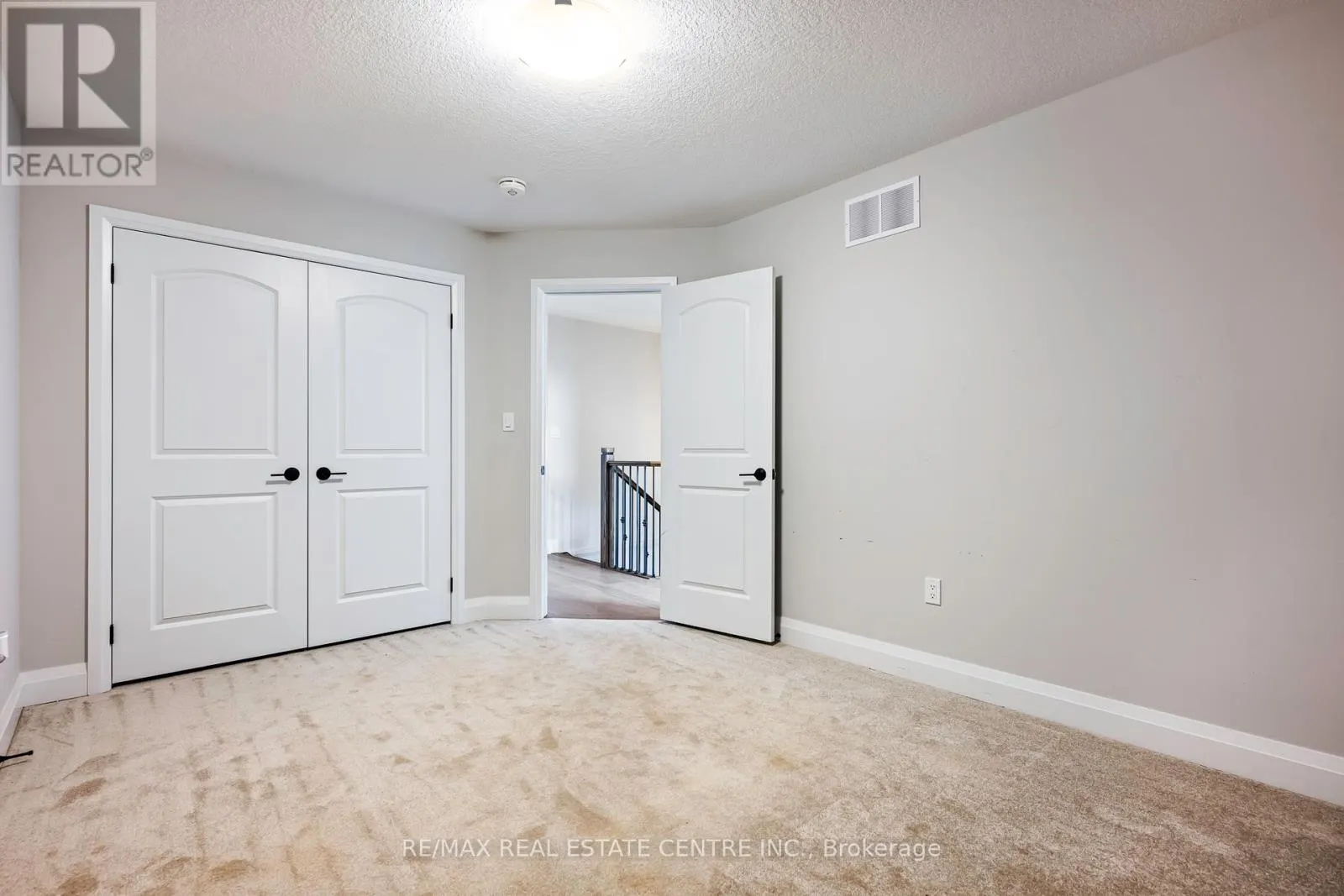 3 GRUNDY CRESCENT