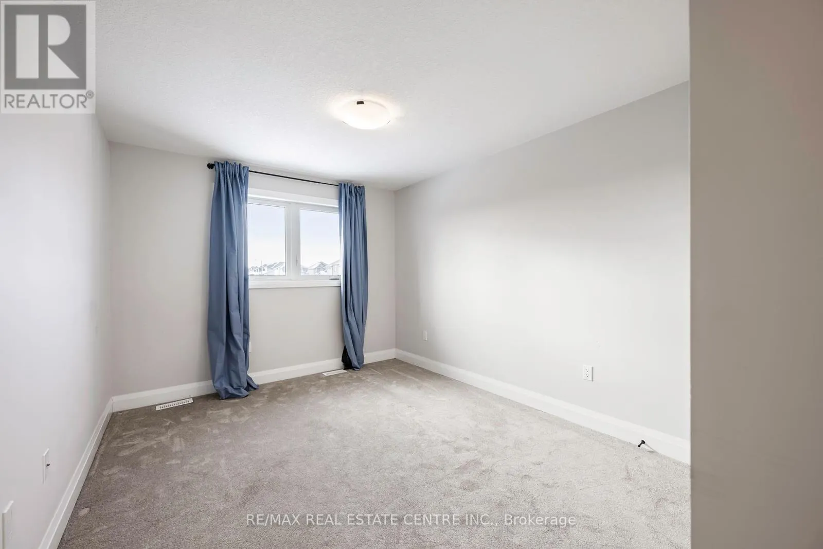 3 GRUNDY CRESCENT