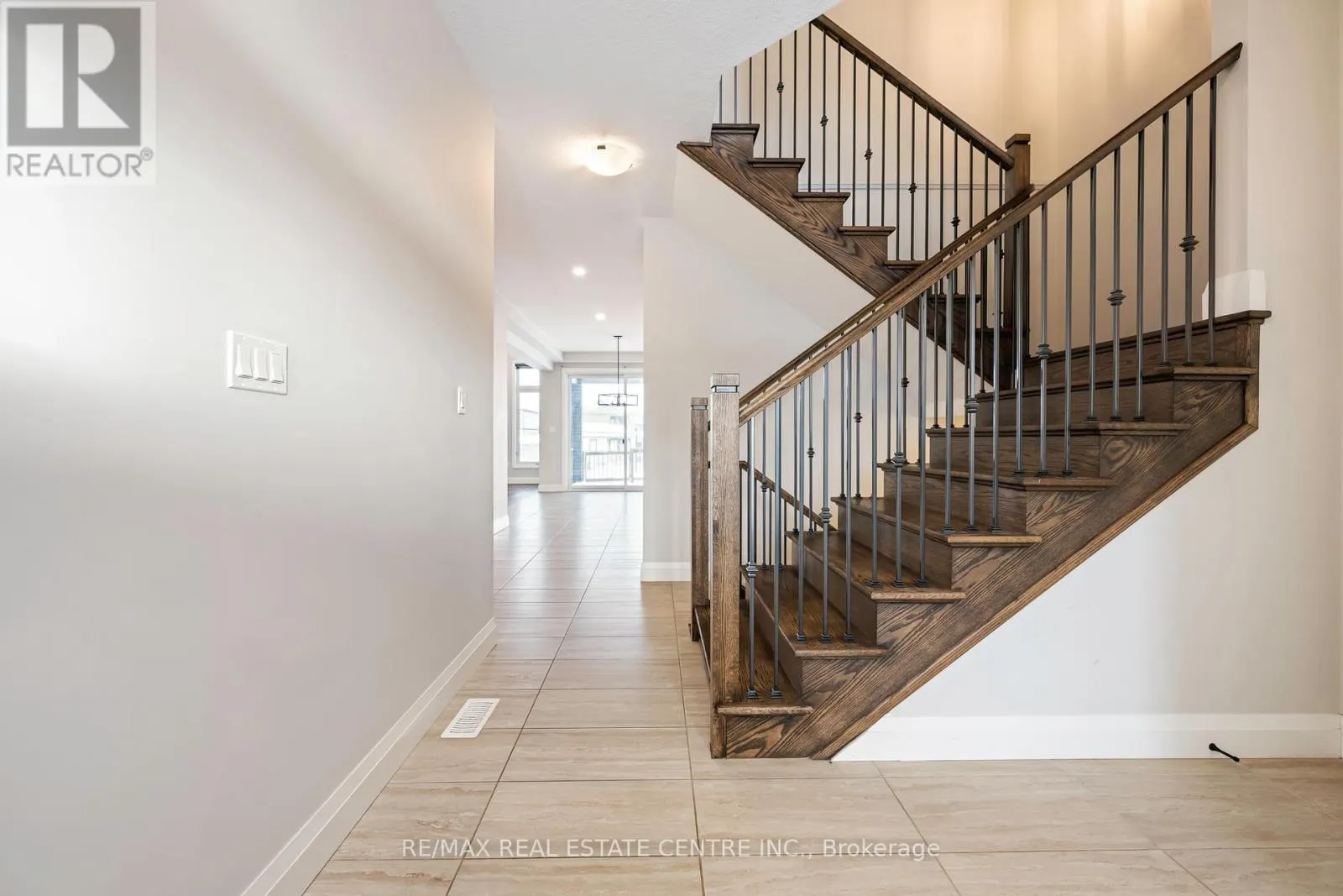 3 GRUNDY CRESCENT