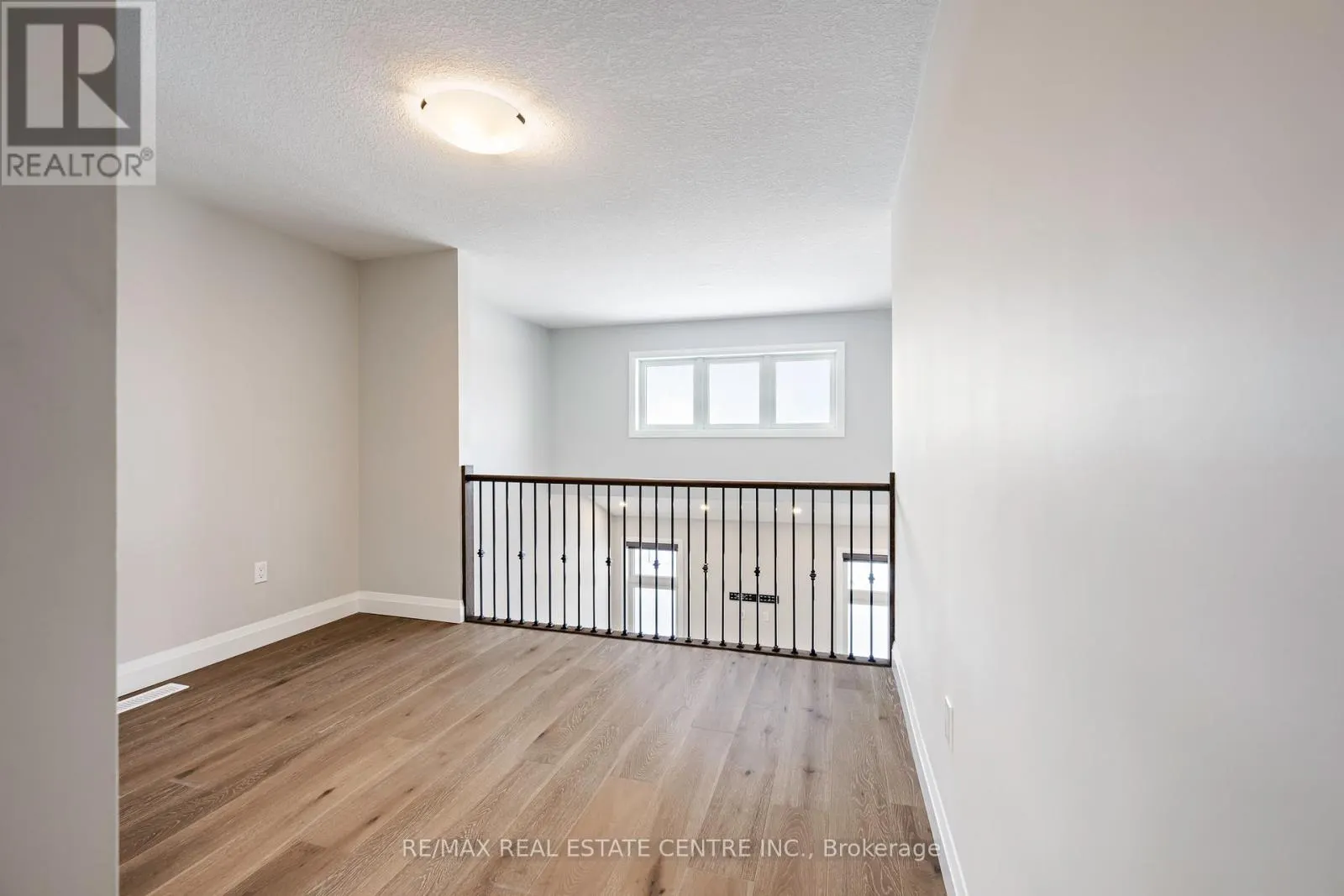 3 GRUNDY CRESCENT