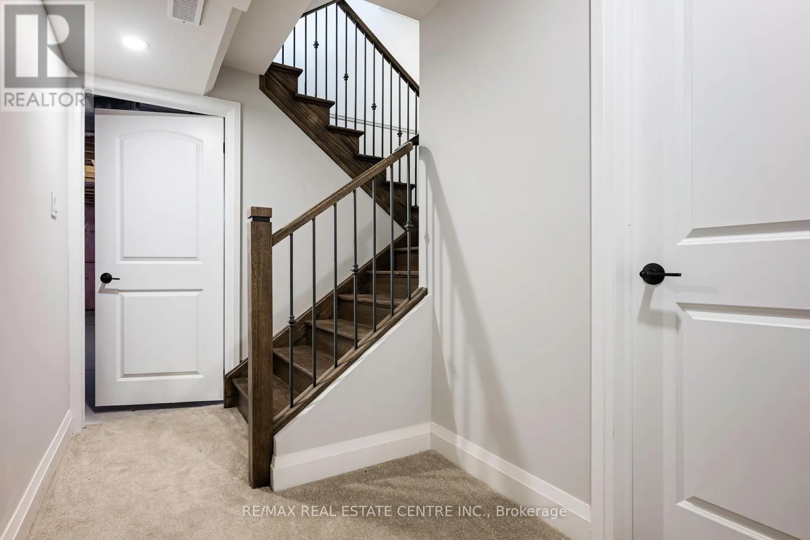 3 GRUNDY CRESCENT