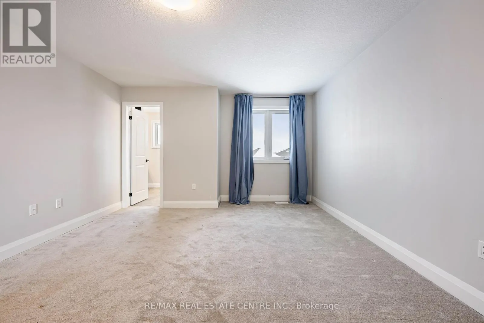 3 GRUNDY CRESCENT