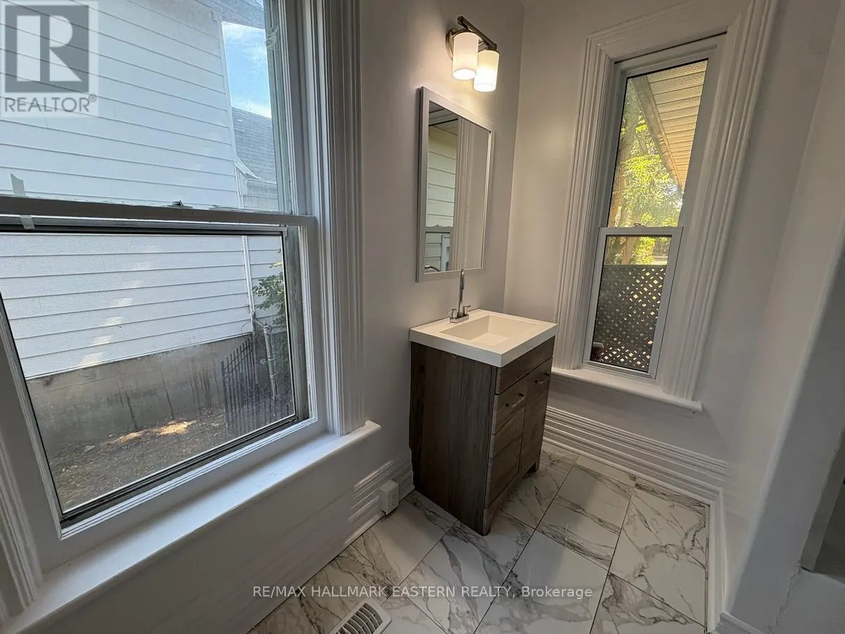 #1 - 581 PATERSON STREET, ##1