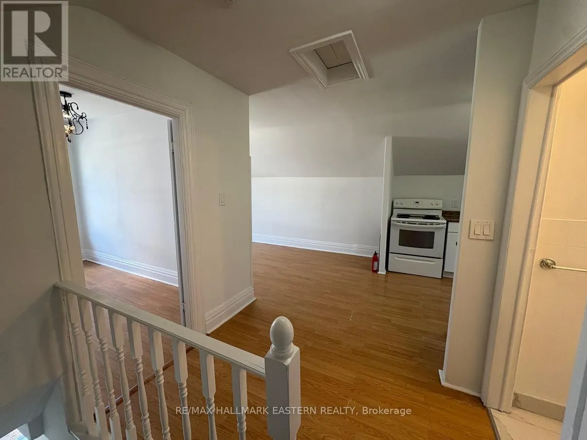 #2 - 581 PATERSON STREET, ##2