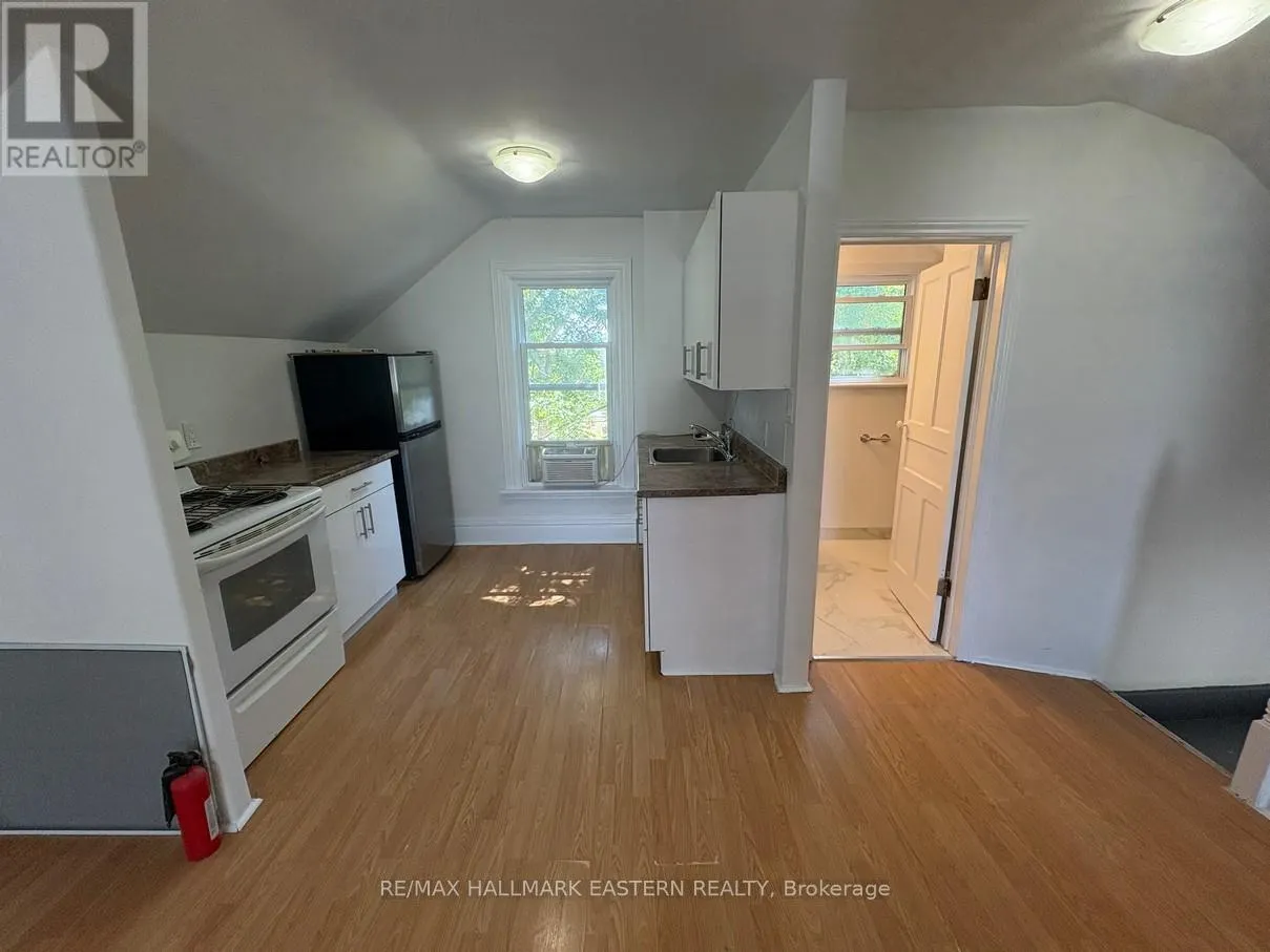 #2 - 581 PATERSON STREET, ##2