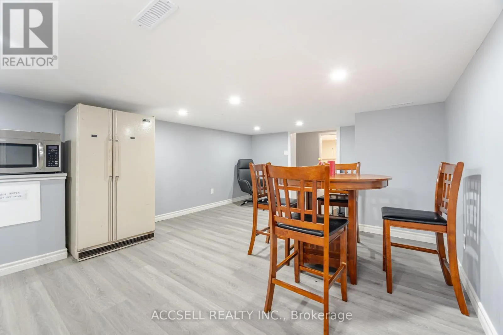4 TANNER CIRCLE