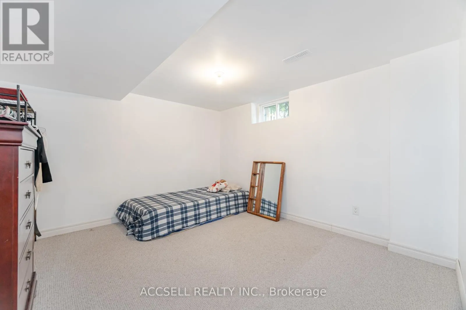 4 TANNER CIRCLE