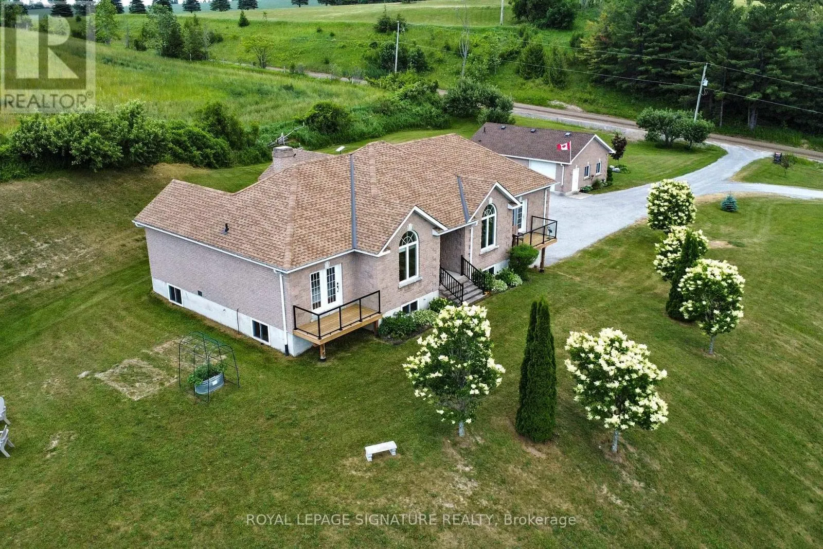 4 CONCESSION RD 8 E