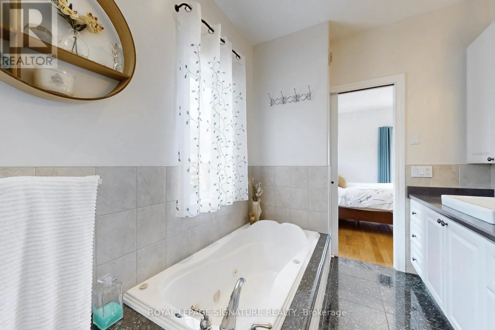 4 CONCESSION RD 8 E