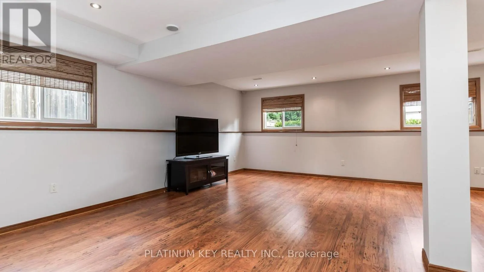 51 QUEENSWAY DRIVE