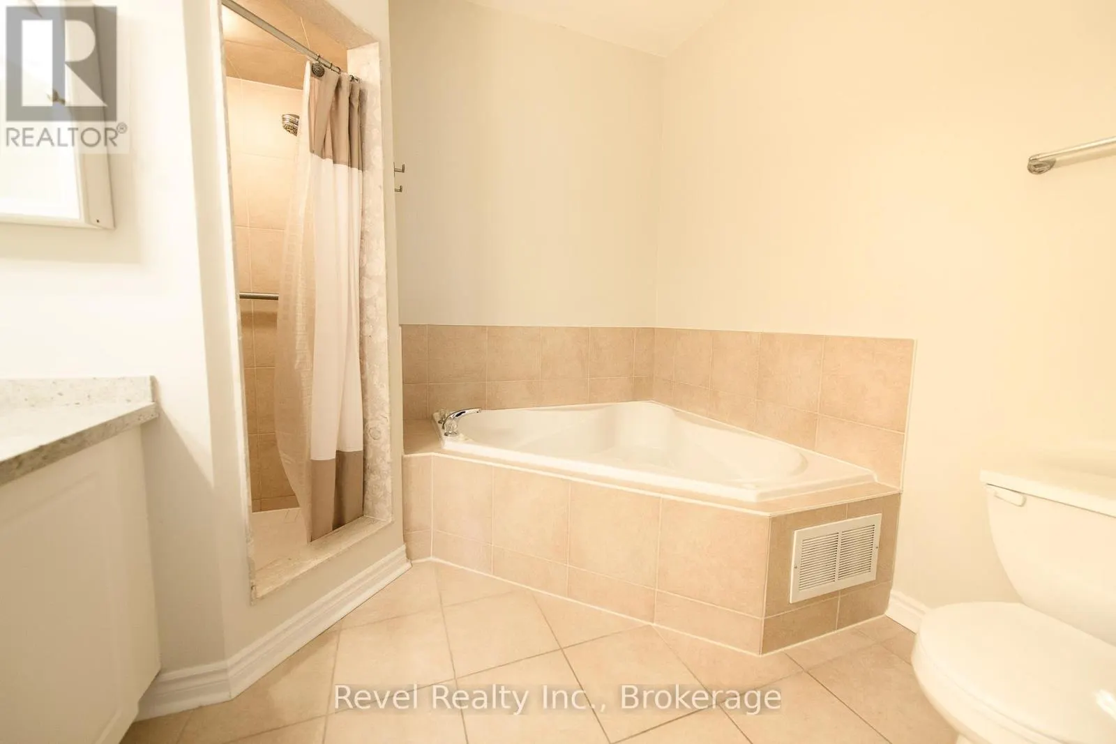 19 - 110 NAPIER STREET W, #19
