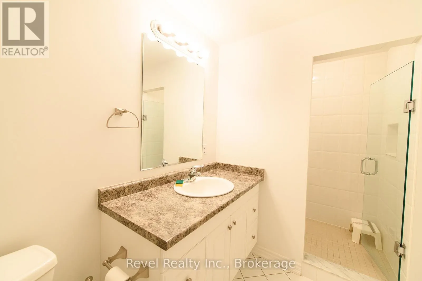 19 - 110 NAPIER STREET W, #19