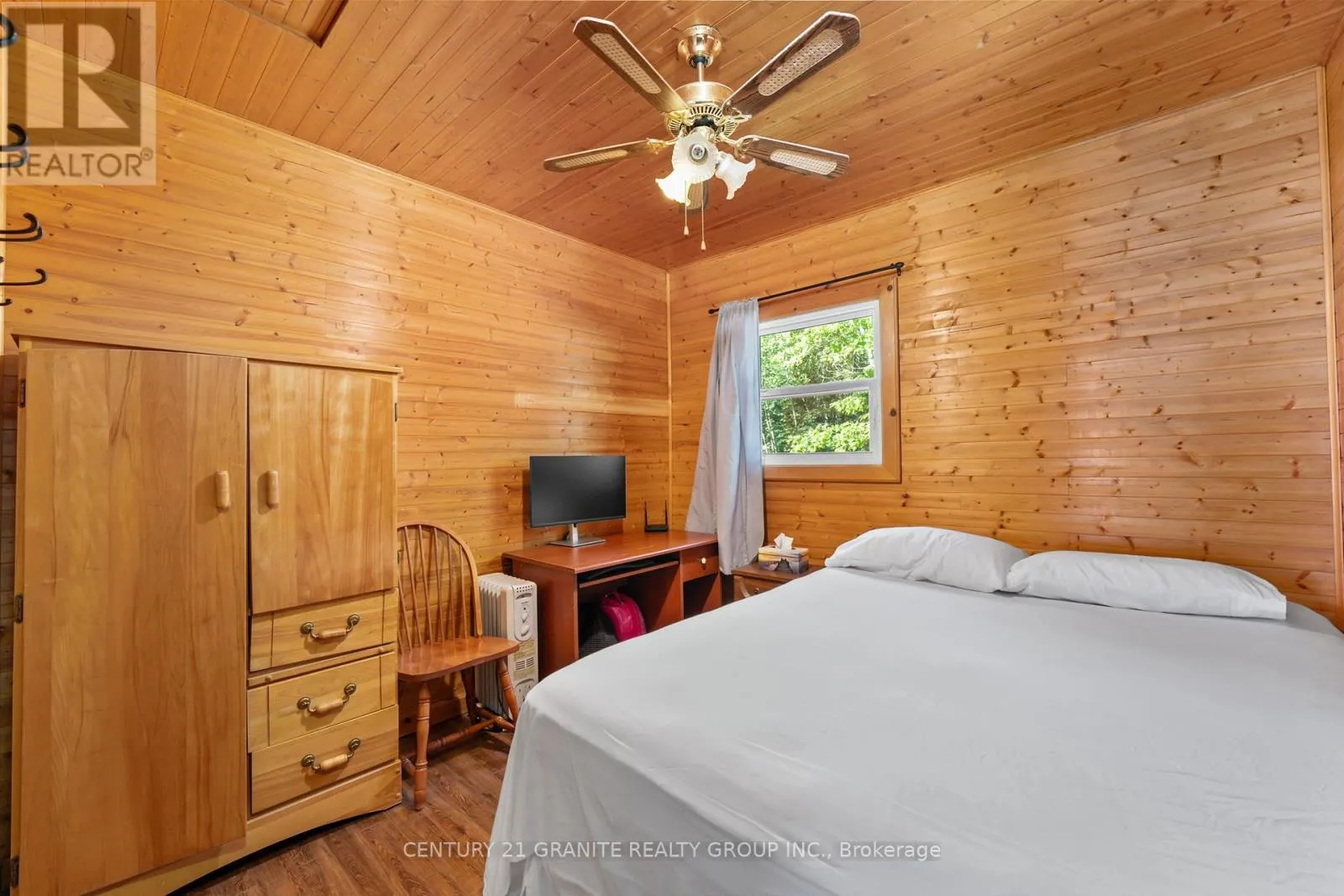 920 PAPINEAU LAKE ROAD