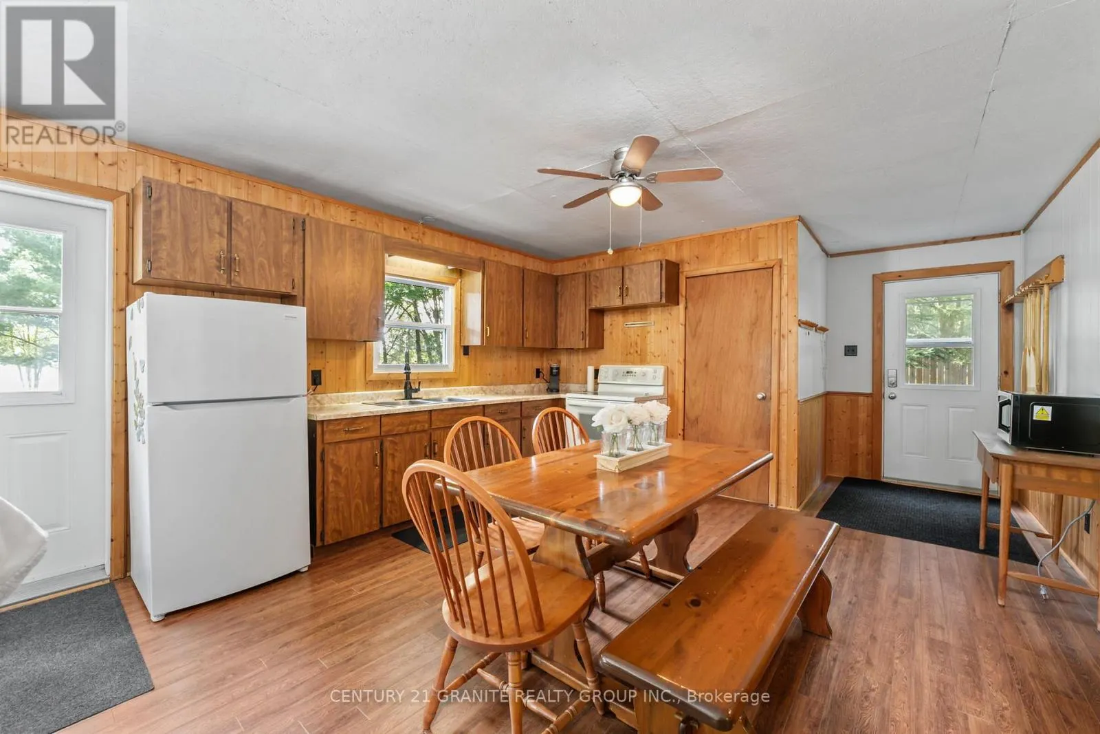 920 PAPINEAU LAKE ROAD