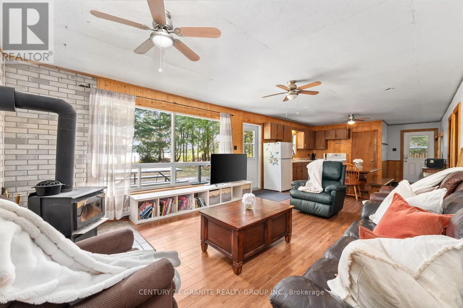 920 PAPINEAU LAKE ROAD