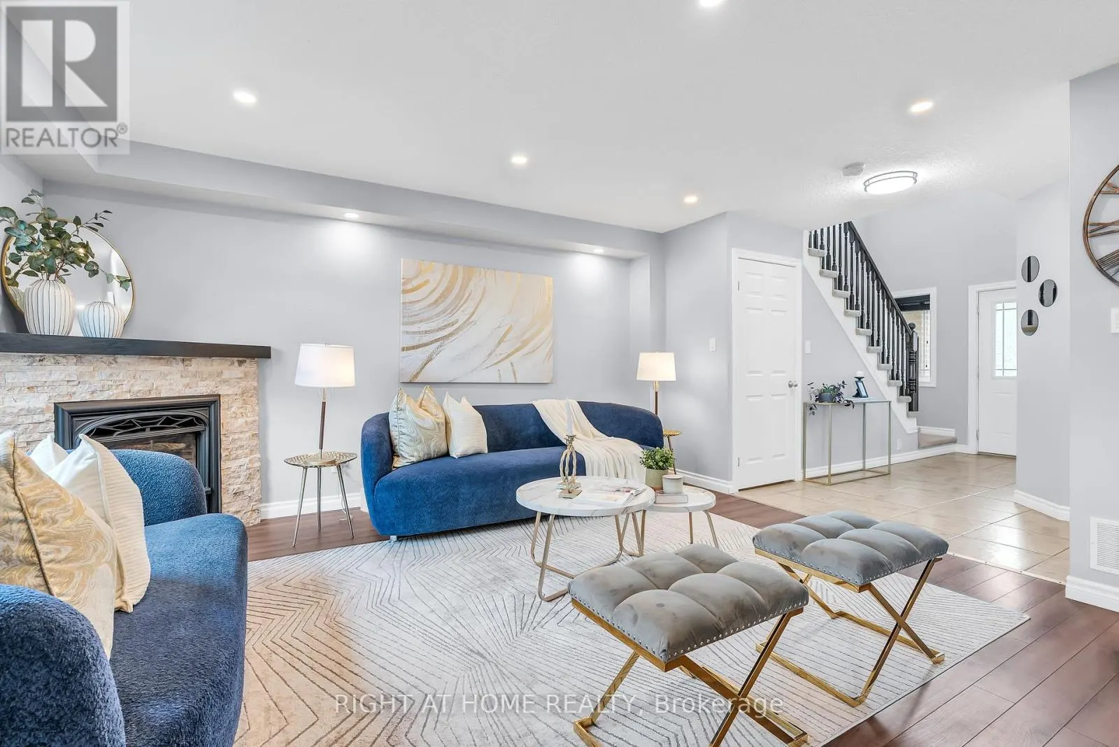 25 STONEGLEN WAY