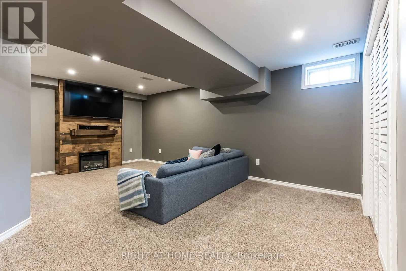 25 STONEGLEN WAY