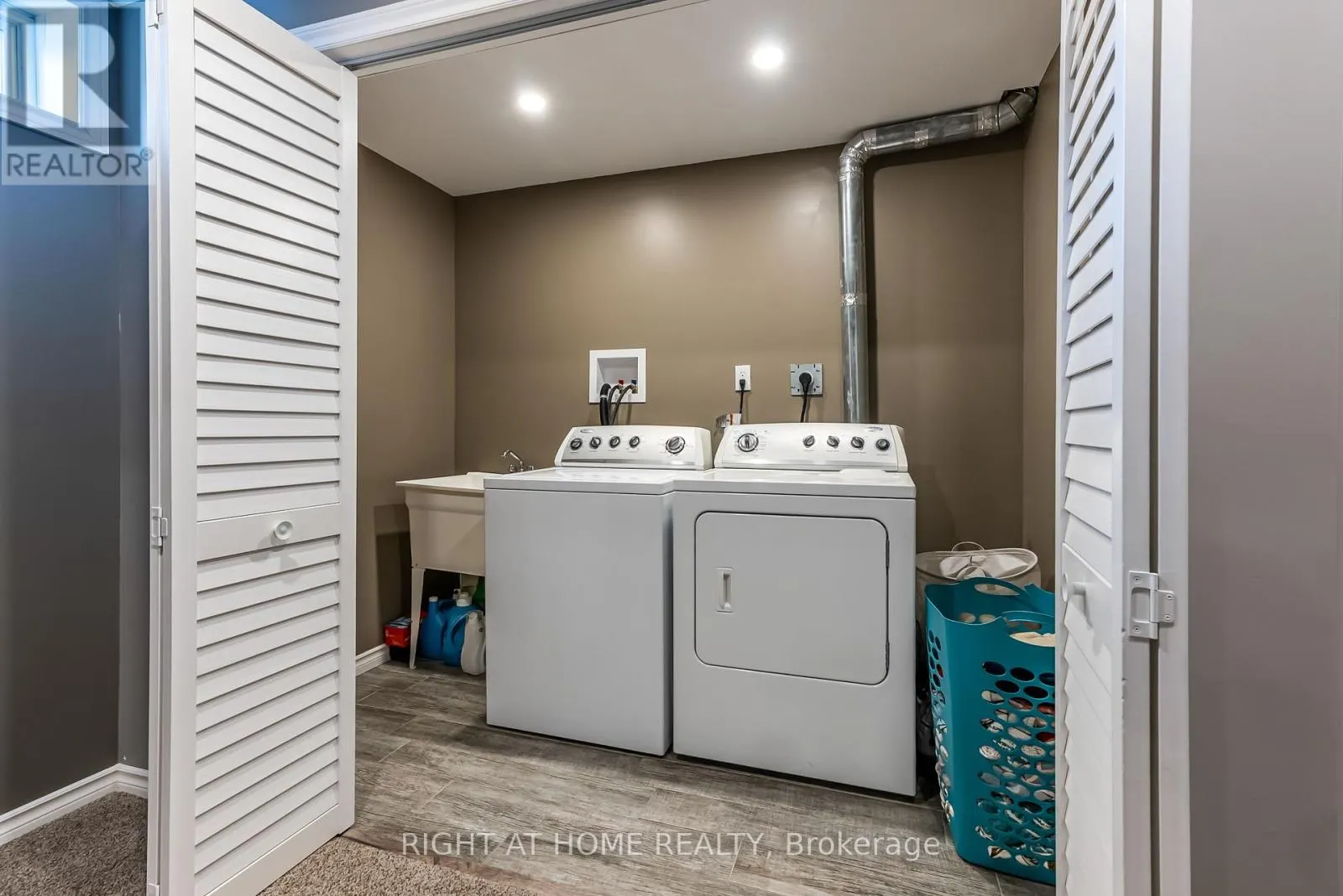 25 STONEGLEN WAY