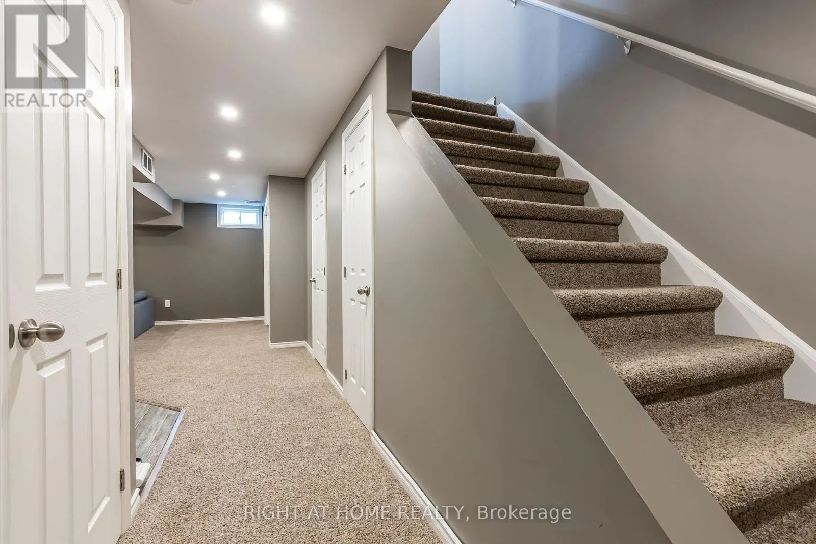 25 STONEGLEN WAY