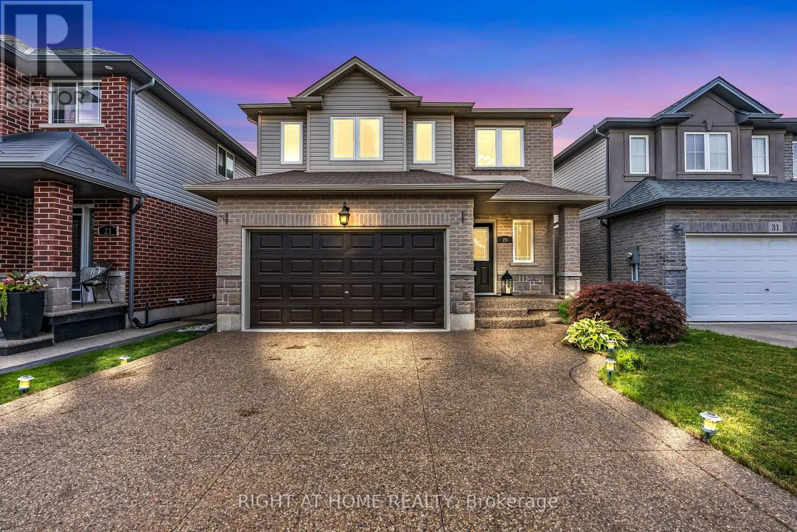 25 STONEGLEN WAY