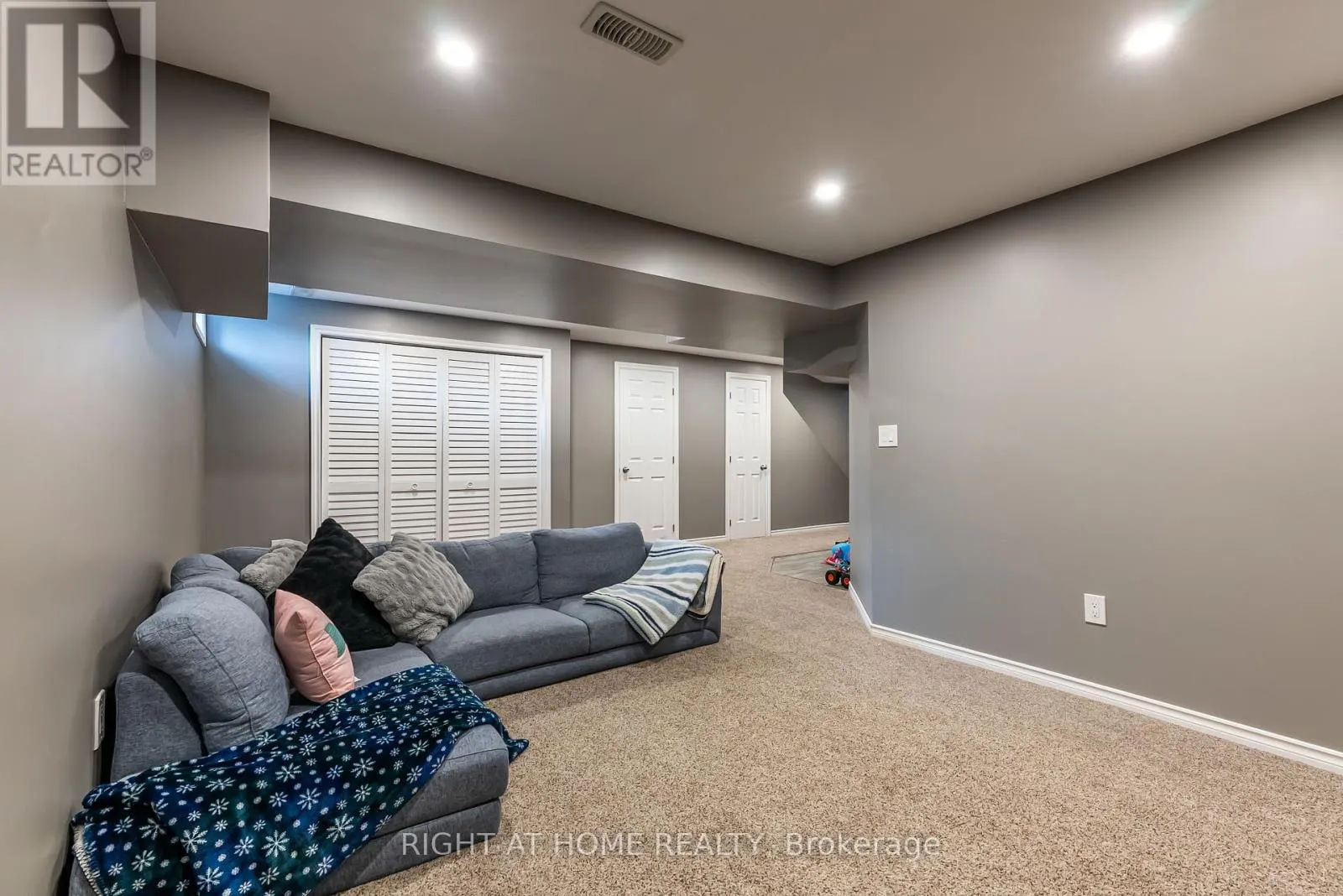25 STONEGLEN WAY