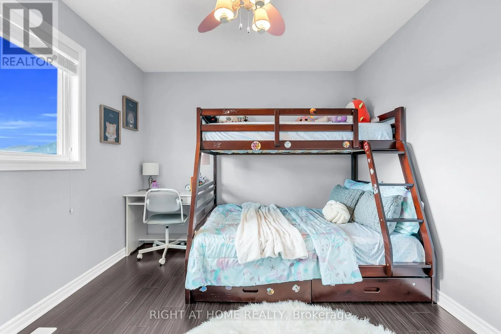 25 STONEGLEN WAY