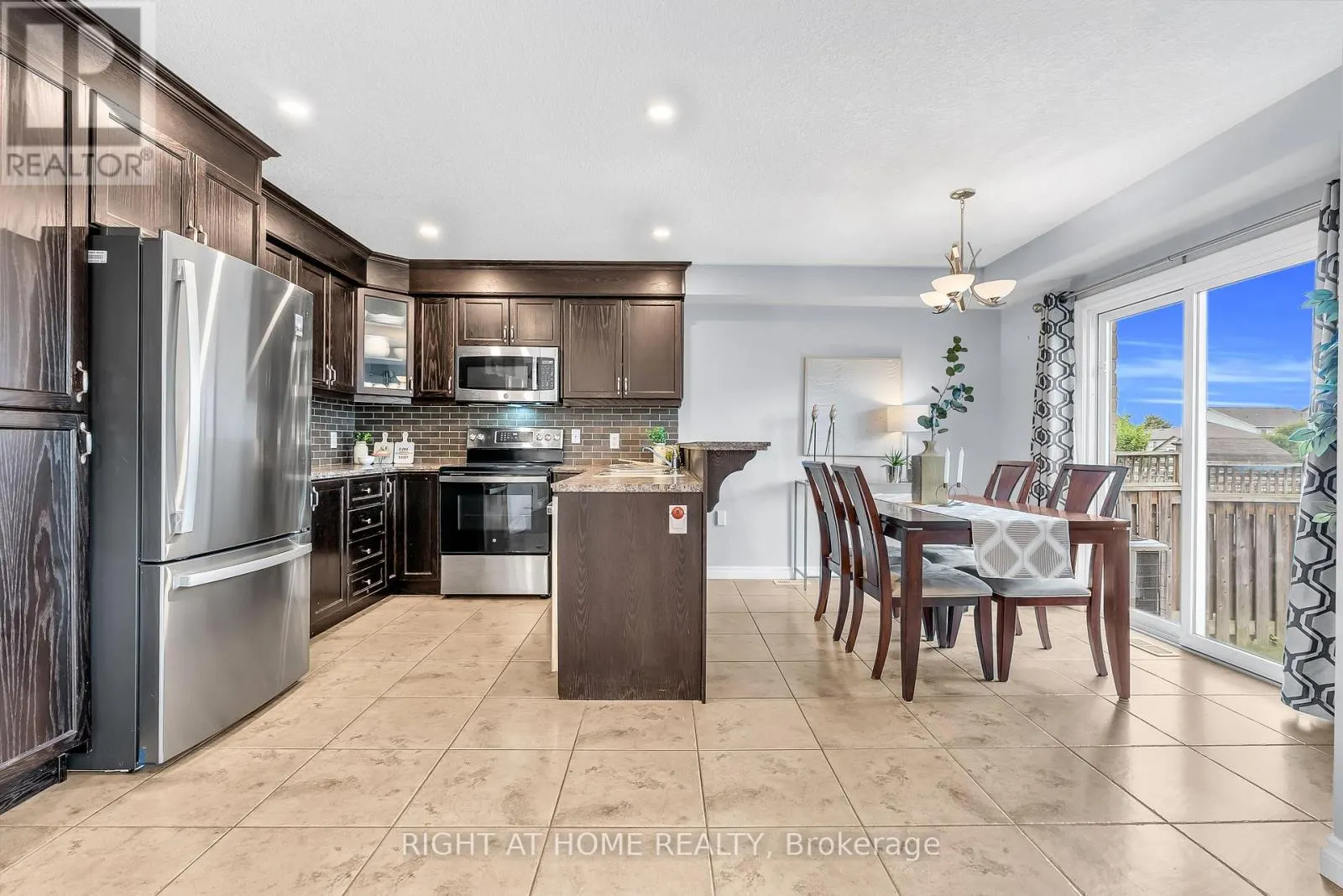 25 STONEGLEN WAY