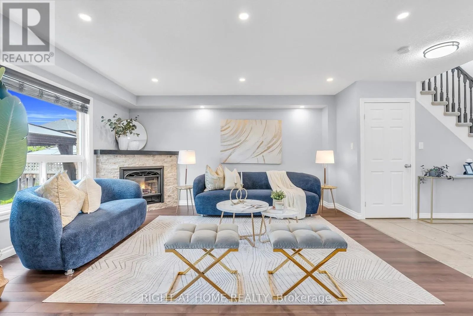 25 STONEGLEN WAY