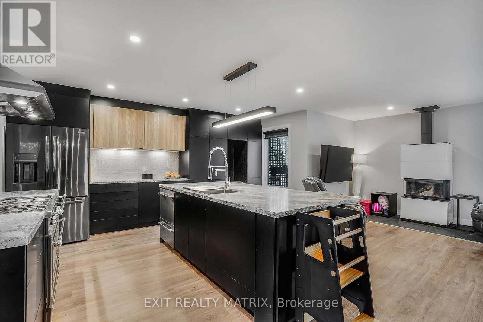 3515 FRONT ROAD E