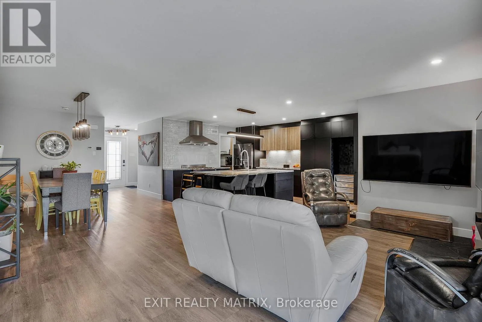 3515 FRONT ROAD E