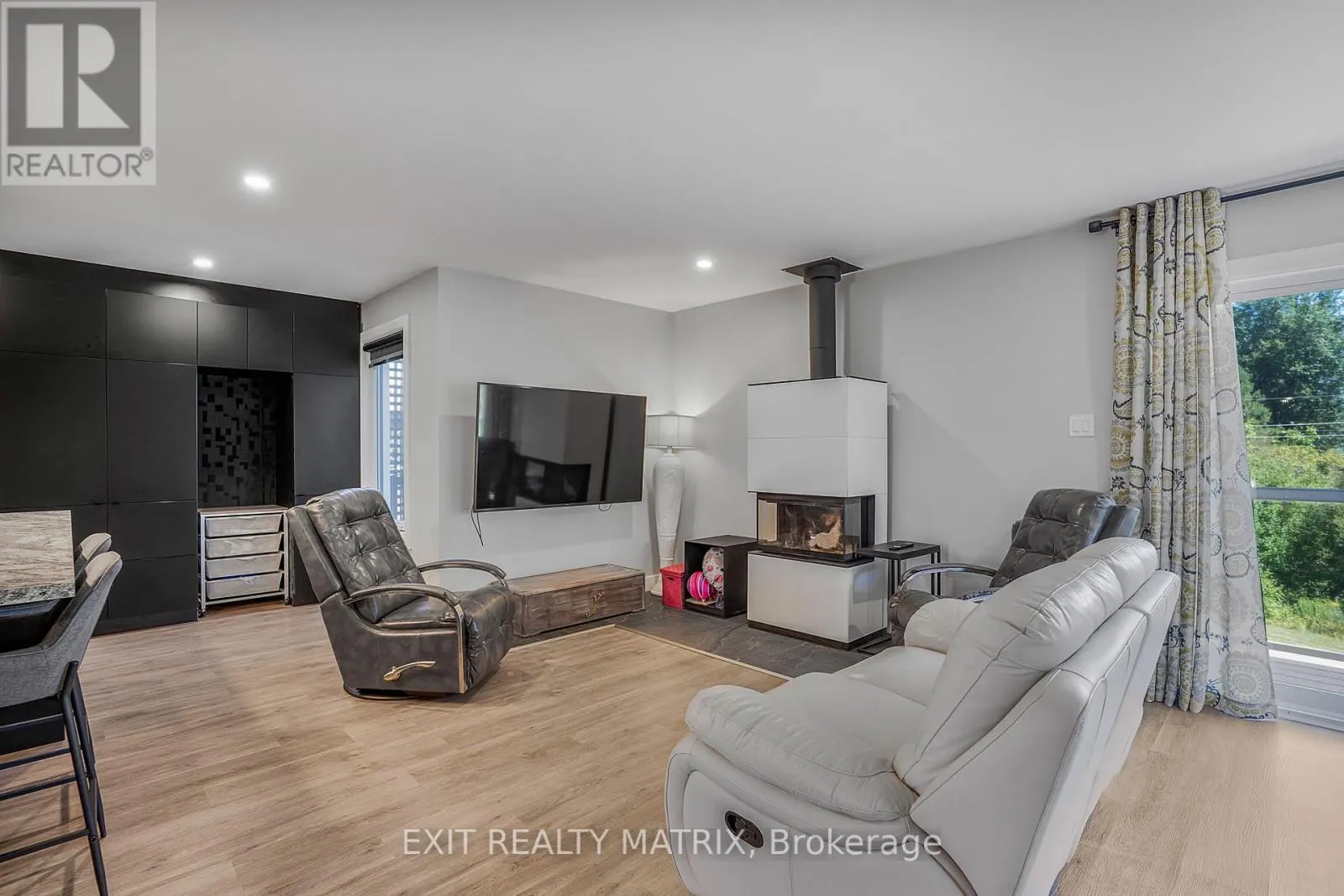 3515 FRONT ROAD E