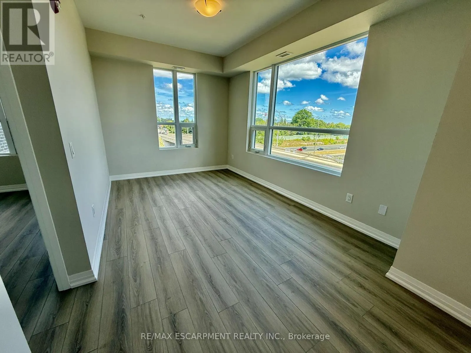 102 - 120 SPRINGVALLEY CRESCENT