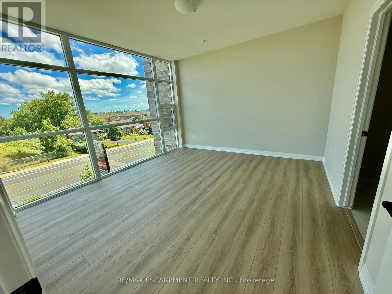 102 - 120 SPRINGVALLEY CRESCENT